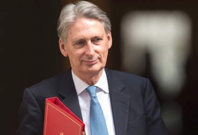 Hammond (ΥΠΟΙΚ Βρετανίας): Είναι επικίνδυνο να νομίζουμε ότι η ΕΕ θα επιτρέψει καθυστέρηση του Brexit
