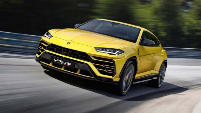 Τρέχουν και δεν φτάνουν στην Lamborghini με την Urus