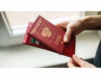 Η Ουγγαρία επιτρέπει στους Ουκρανούς να αποκτούν άδειες παραμονής με ληγμένα διαβατήρια