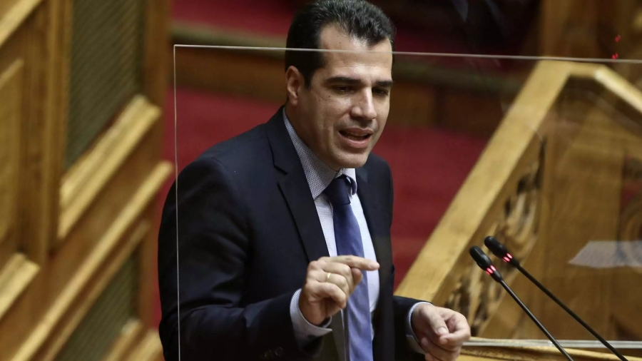 Πλεύρης: Παράταση της θητείας των επικουρικών και προκήρυξη 4.000 θέσεων για νοσηλευτές