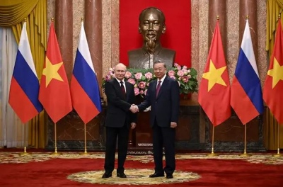 Στο Βιετνάμ ο Putin: Προτεραιότητα μας η ενίσχυση της στρατηγικής συνεργασίας μας