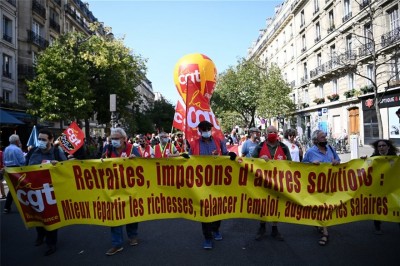 Γαλλία: Στους δρόμους χιλιάδες διαδηλωτές, διαμαρτύρονται για τις απολύσεις