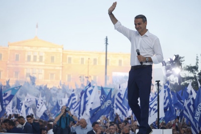 Μητσοτάκης από Σύνταγμα: Να ντύσουμε την Ελλάδα στα μπλε για να βρεθούμε πιο κοντά στην Ευρώπη