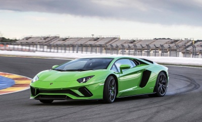 Με υβριδικό V12 η επόμενη Lamborghini Aventador