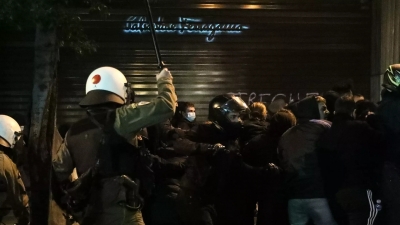 Καταγγελία για αστυνομική βία: ΜΑΤ χτύπησαν δικηγόρο επειδή διαμαρτυρήθηκε για κακοποίηση διαδηλωτή