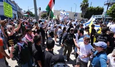 Συγκρούσεις στο Λος Άντζελες: Φιλοπαλαιστίνιοι ακτιβιστές εμπόδισαν τους Εβραίους να εισέλθουν στη συναγωγή