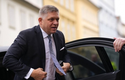 Σλοβακία: Επιστρέφει… στα καθήκοντα του ο πρωθυπουργός Fico μετά την απόπειρα δολοφονίας του