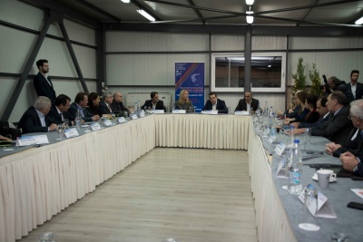 Στη Δυτική Αττική ο Τσίπρας - Σύσκεψη με τους υπουργούς, δημάρχους και την περιφερειάρχη Αττικής