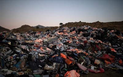 Λέσβος: Στη χωματερή τα χιλιάδες «απόβλητα» του προσφυγικού που έπνιξαν το νησί