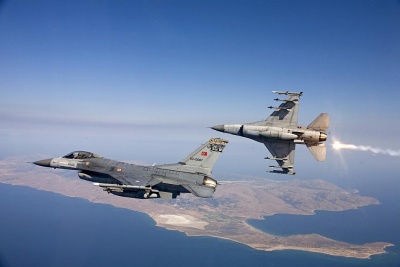 Έξι παραβιάσεις και δύο εμπλοκές από 14 τουρκικά αεροσκάφη σε σχηματισμούς στο Αιγαίο