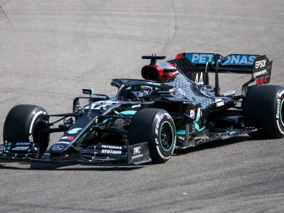 F1: Νέα pole position για τον Hamilton, πανωλεθρία για τη Ferrari