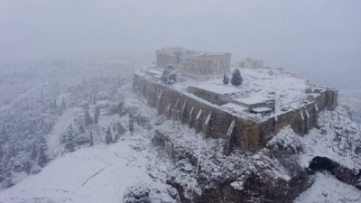 Θέμα στα διεθνή ΜΜΕ η χιονισμένη Αθήνα λόγω Μήδειας