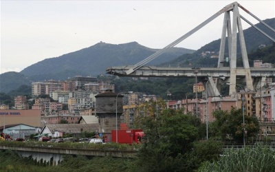 Ιταλία: Σε βαρύ κλίμα οι πρώτες κηδείες των θυμάτων της γέφυρας στη Γένοβα - Δικαιοσύνη ζητούν οι συγγενείς των θυμάτων