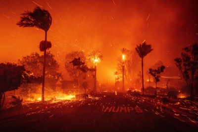 Los Angeles: Στάχτη πάνω από 2.000 κτίρια - Ανεξέλεγκτα μέτωπα φωτιάς σαρώνουν πανάκριβες κατοικίες