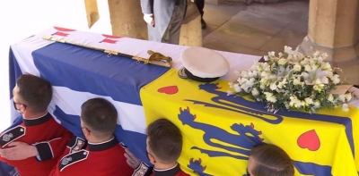 Σε κλίμα συγκίνησης η Βρετανία αποχαιρέτησε τον πρίγκιπα Φίλιππο - Η ελληνική σημαία στο φέρετρο