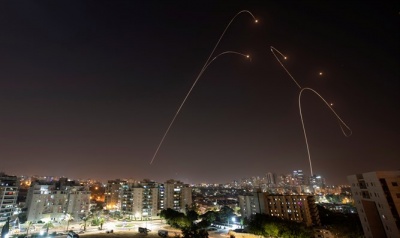 Αντίποινα Ισραήλ για επίθεση με ρουκέτα από τη Λωρίδα της Γάζας στην Ασκελόν κατά τη διάρκεια επίσκεψης του Netanyahu