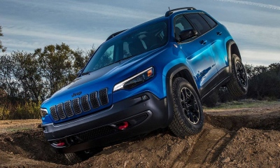 Stellantis: Ανακαλεί 132.000 Jeep Cherokee λόγω κινδύνου ανάφλεξης