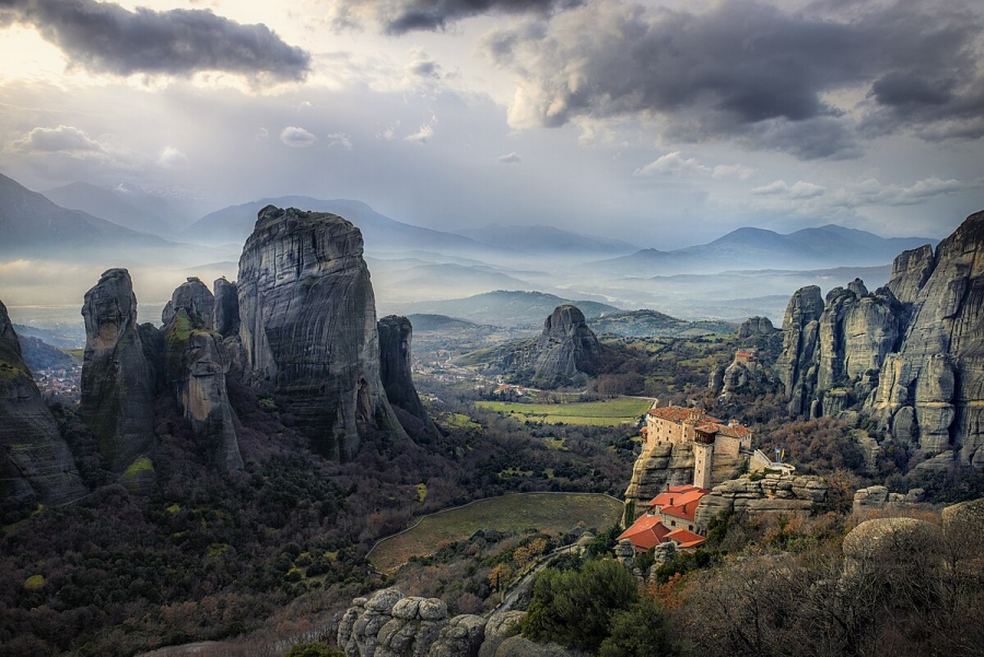 «Πράσινο φως» για ανεμογεννήτριες στα Μετέωρα παρά τις αντιδράσεις πολιτών και φορέων