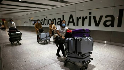 Βρετανία: Προς χαλάρωση των ταξιδιωτικών περιορισμών για τουρίστες από ΗΠΑ και ΕΕ