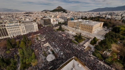 Σοκ στο Μαξίμου από δημοσκόπηση Interview - Στις διαδηλώσεις για τα Τέμπη οι 6 στους 10 - Βουτιά για ΝΔ (24,5%), ΠΑΣΟΚ (12,1%)