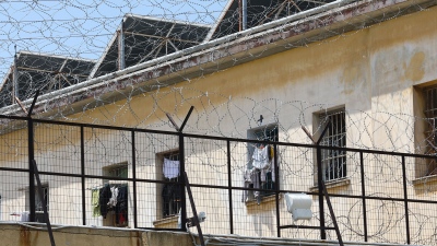 Απόπειρα απόδρασης από τις φυλακές Κορυδαλλού - Εγκλωβισμένος στα εξωτερικά σύρματα των φυλακών κρατούμενος