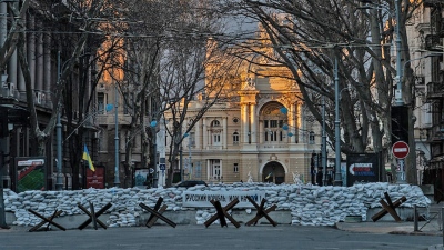 Ρωσική επίθεση σε αποθήκη στο λιμάνι της Οδησσού, σκοτώθηκαν στρατιωτικοί