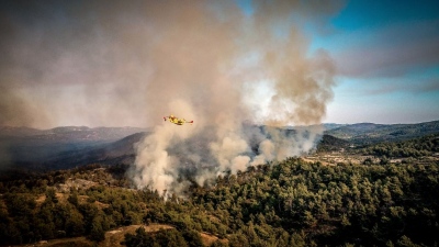 Συναγερμός για τρεις μεγάλες πυρκαγιές: Ανω Επίδαυρος, Αγιος Κοσμάς Καβάλας και Μάστρο Αιτωλοακαρνανίας