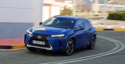 Δοκιμάζουμε το εναλλακτικό Lexus UX 250h AWD