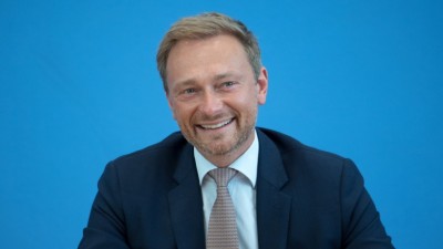 Lindner (Γερμανία): Υπέρ της δικαστικής απόφασης για άρση της απαγόρευσης των διαδηλώσεων κατά των μέτρων για τον κορωνοϊό