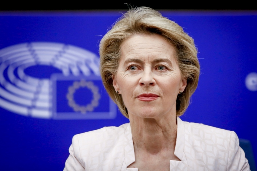 Pfizergate: Στο εδώλιο η Von der Leyen για τις ένοχες συμβάσεις για τα εμβόλια - Tι λέει για τα SMS με Bourla