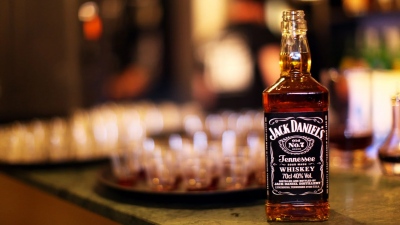 Κατεβαίνει από τα ράφια το Jack Daniels - Ποια χώρα βάζει τέλος