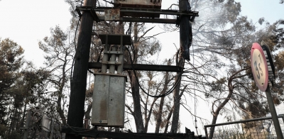 Πως ξέσπασε η φωτιά στη Βαρυμπόμπη; Σκρέκας και ΑΔΜΗΕ διαψεύδουν την έκρηξη σε μετασχηματιστή