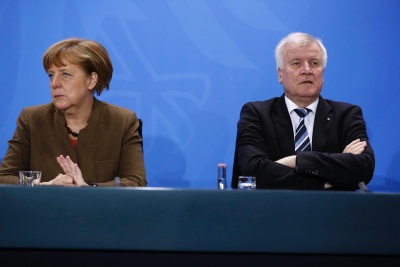 Πώς επηρεάζει το αποτέλεσμα της Βαυαρίας τη γερμανική κυβέρνηση - Παράταση στη Merkel δίνουν οι εκλογές στην Έσση (28/10)