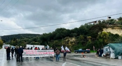 Οι αγρότες στην Κρήτη κλιμακώνουν με συλλαλητήριο και καθημερινoύς αποκλεισμούς δρόμων