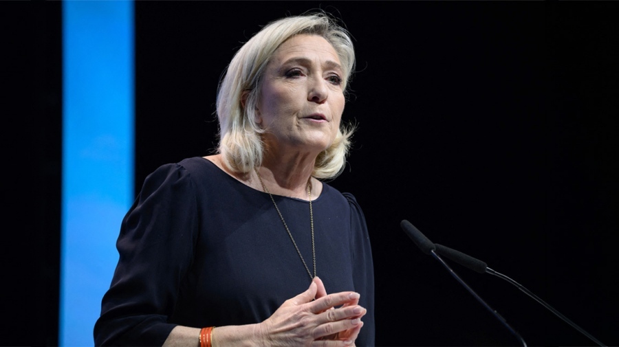 Le Pen: Όμηροι των φόρων οι Γάλλοι πολίτες - Αναγκαία η πρόταση μομφής, να μπει τέλος στο χάος