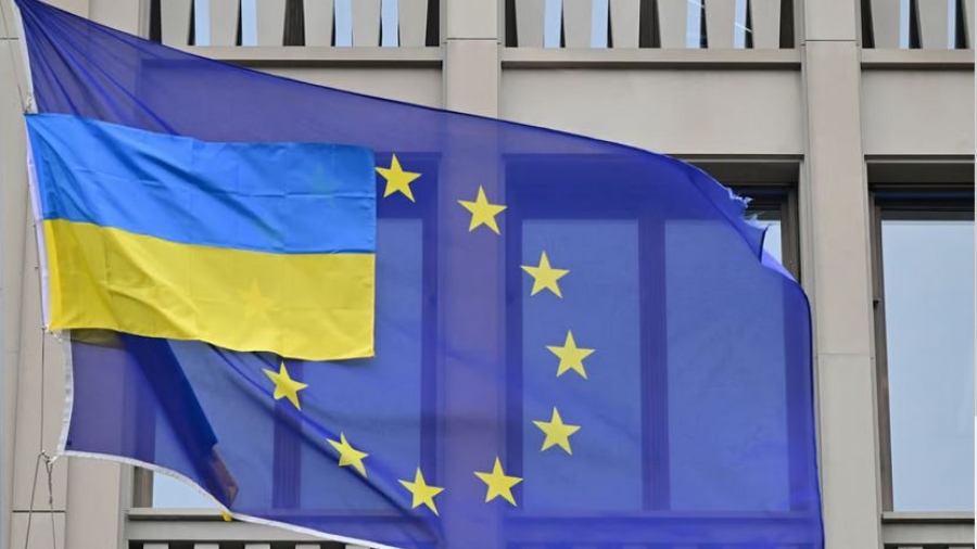 Economist: Η έλλειψη εκρηκτικών εμποδίζει την ΕΕ να αυξήσει την παραγωγή πυρομαχικών προς την Ουκρανία