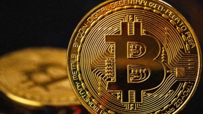 Σε χαμηλά 2 εβδομάδων το bitcoin, με πτώση 6% στα 44.451 δολ.