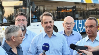 Στο αμαξοστάσιο της ΟΣΥ ο Μητσοτάκης: Στην Αθήνα μέχρι το τέλος του 2025 θα κυκλοφορούν 900 καινούργια λεωφορεία