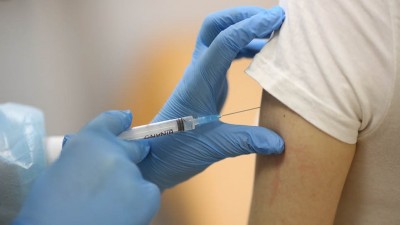 Με ονοματεπώνυμο και ΑΜΚΑ δηλώνουν οι υγεινομικοί αν θέλουν να εμβολιαστούν κατά της covid-19, ή όχι