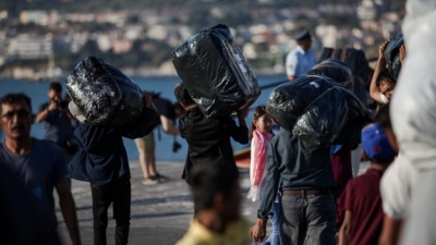 Στον Πειραιά 367 μετανάστες και πρόσφυγες από τη Μυτιλήνη – Αναμένονται άλλοι 20 από την Κω
