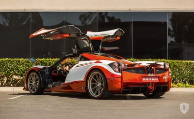 Σε ποιον ανήκει μία Pagani Huayra με μόλις 8 χλμ. στο κοντέρ της;