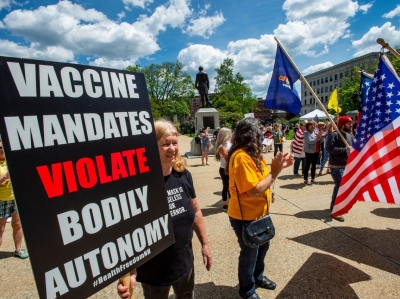 Επιχειρηματικοί όμιλοι κατά Biden: Οι υποχρεωτικοί εμβολιασμοί θα προκαλέσουν χιλιάδες απολύσεις και καταστροφή στην εφοδιαστική αλυσίδα