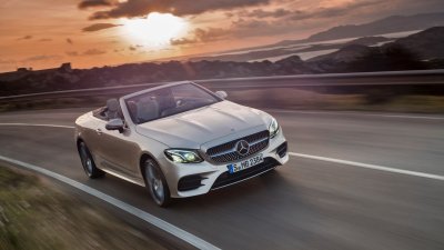 Νέο μοτέρ με 299 άλογα για τις Mercedes E-Class Coupe & Cabrio