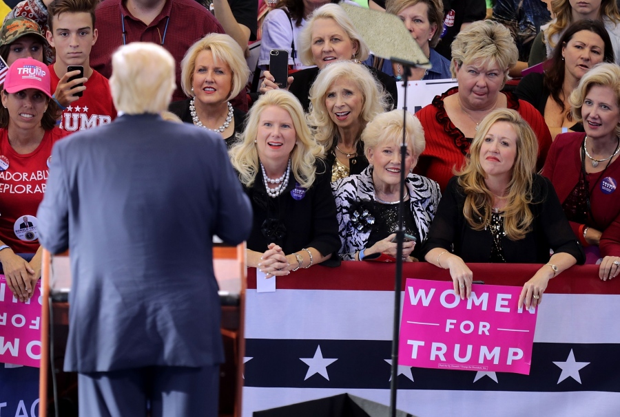 Trump και Ρεπουμπλικάνοι εμφανίζουν τρομερή συσπείρωση στις γυναίκες – Το 92% που τον ψήφισε το 2020, θα τον ξαναψηφίσει