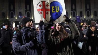 Στα όρια του πραξικοπήματος η Γεωργία, με δάκτυλο Ευρώπης – Δεν παραιτείται η πρόεδρος Zourabichvili, επεισόδια επί 4 ημέρες