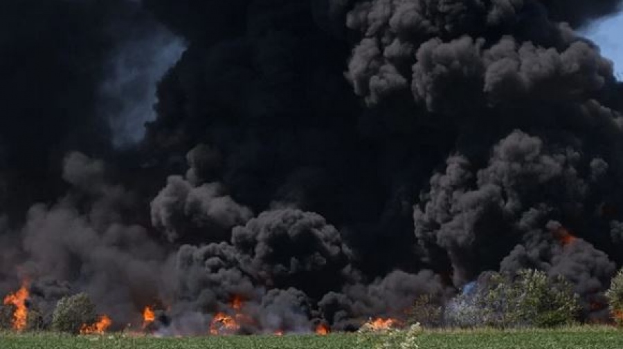 Λάρισα: Φωτιά σε χώρο εργοστασίου ανακύκλωσης - Στο σημείο οι πυροσβεστικές δυνάμεις, ήχησε το 112