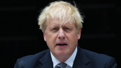 Ο Boris Johnson άφησε να εννοηθεί ότι θα επιστρέψει στην πολιτική με μια φράση για... κατσαρίδες και σφήκες