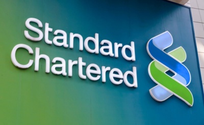 Standard Chartered: Ο εμπορικός πόλεμος ΗΠΑ - Κίνας «τρελαίνει» τους επενδυτές