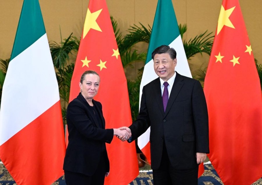 Η Meloni φτάνει στην Κίνα και ενισχύει το εμπορικό ισοζύγιο – Οι Κινεζικές επενδύσεις στην Ιταλία στη συζήτηση με τον Xi Jinping