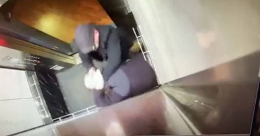 Κορωνοϊός: Ηλικιωμένος ξυλοκόπησε νεαρό γιατί έβηχε προκλητικά μπροστά του στο ασανσέρ